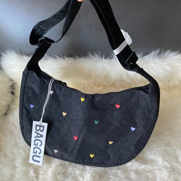 NWT Baggu Crescent Bag Medium - Embroidered Hearts - Picture 2 of 6